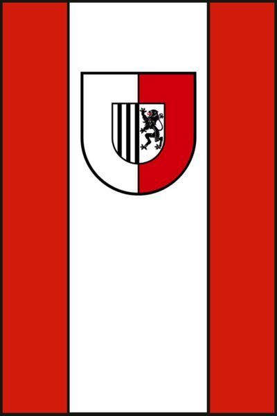 Die Fahne der Gemeinde Wutha-Farnroda ist weiß mit roten Flanken (1:2:1) und trägt das Gemeindewappen