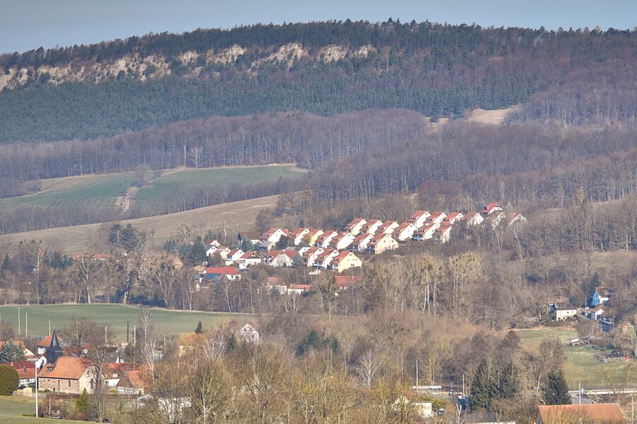 Schönau im Vordergrund, Kahlenberg in der Mitte und Kleiner Hörselberg im Hintergrund. Blick von Kälberfeld.